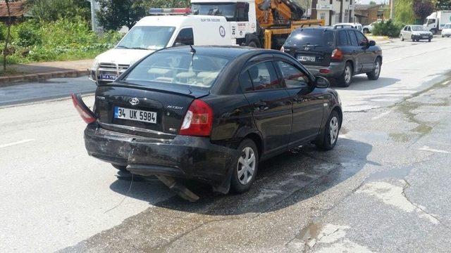 Yayaya Yol Vermek İsteyen Araca Arkadan Çarptı: 1 Yaralı