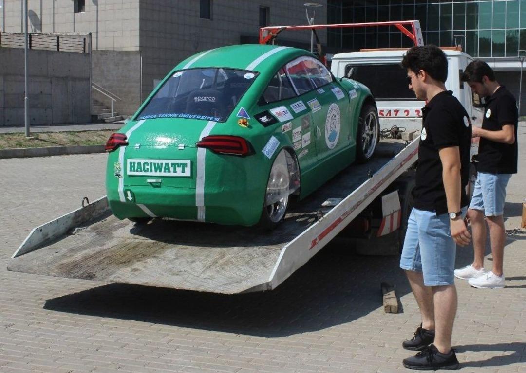 &Uuml;niversite &Ouml;ğrencilerinin &Uuml;rettiği Elektrikli Otomobil Hacıwatt Yolların Tozunu Attırıyor