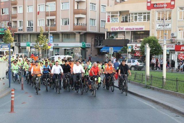 Karesi Belediye Başkan Yılmaz, Zeytinburnu’nda Pedal Çevirdi