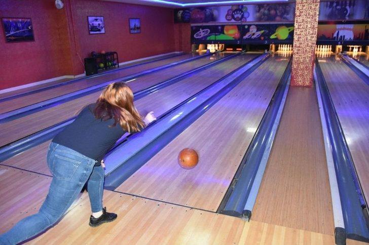 Teski Kurum İçi Bayanlar Bowling Turnuvası Düzenledi