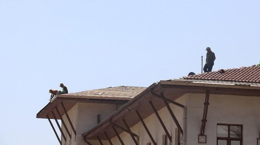 Tehlikeye Ve Meraklı G&ouml;zlere Aldırmadılar