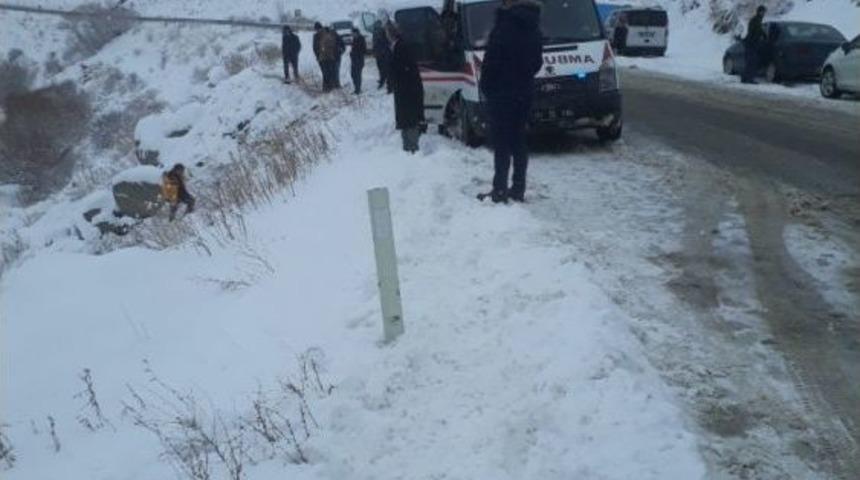 Tutak’ta Otomobil Nehre Uçtu: 2 Yaralı