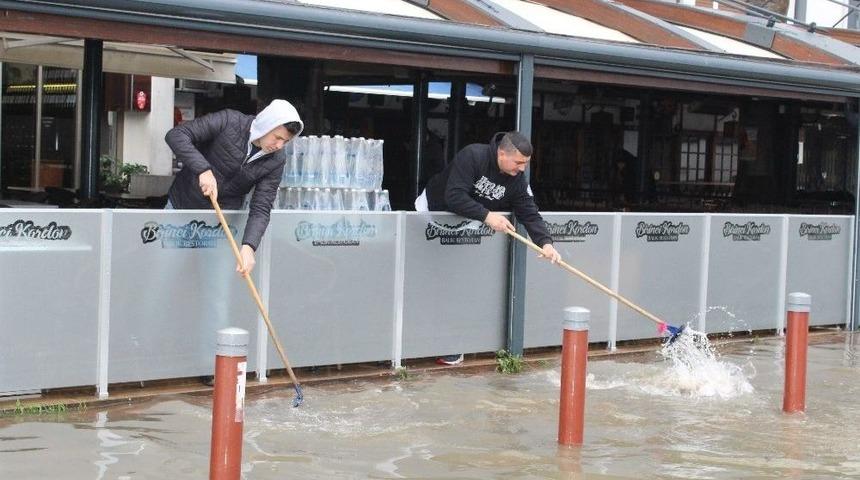 Hayatı Fel&ccedil; Eden Yağmurdan En &Ccedil;ok Esnaf Etkilendi