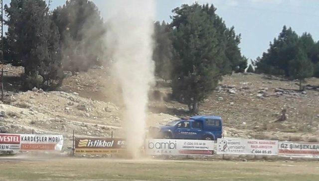 Mersin’de Maç Ortasında Hortum Çıktı