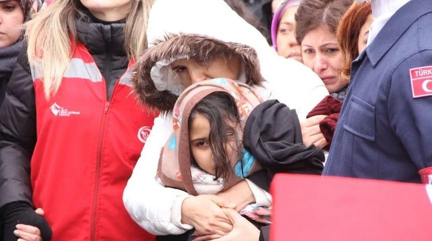 Şehit Kızının Son Bakışı Y&uuml;rekleri Dağladı