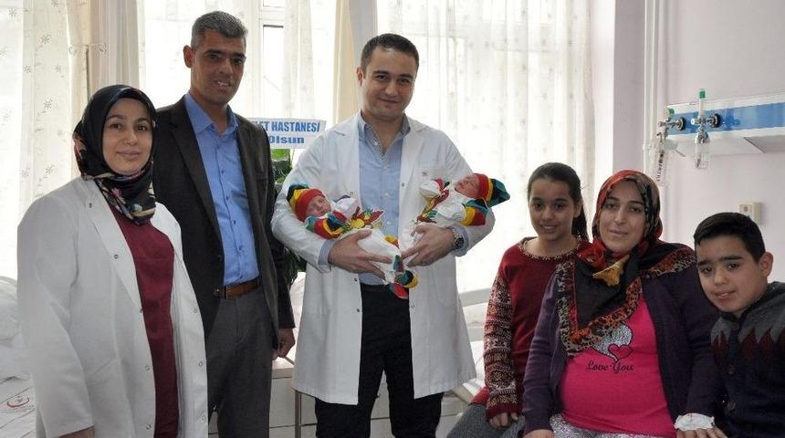 10 Yıl Sonra Yine İkiz Bebekleri Oldu