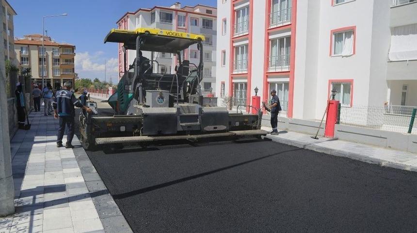 G&ouml;ztepe Mahallesi&rsquo;nde Sıcak Asfalt Serimi Devam Ediyor