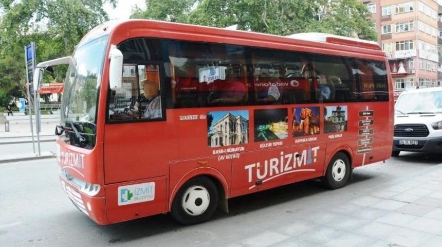 Kırmızı Otob&uuml;s İzmit&rsquo;i Tanıtıyor