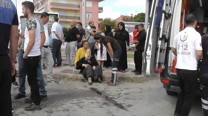 Konya&rsquo;da İki Otomobil &Ccedil;arpıştı: 9 Yaralı