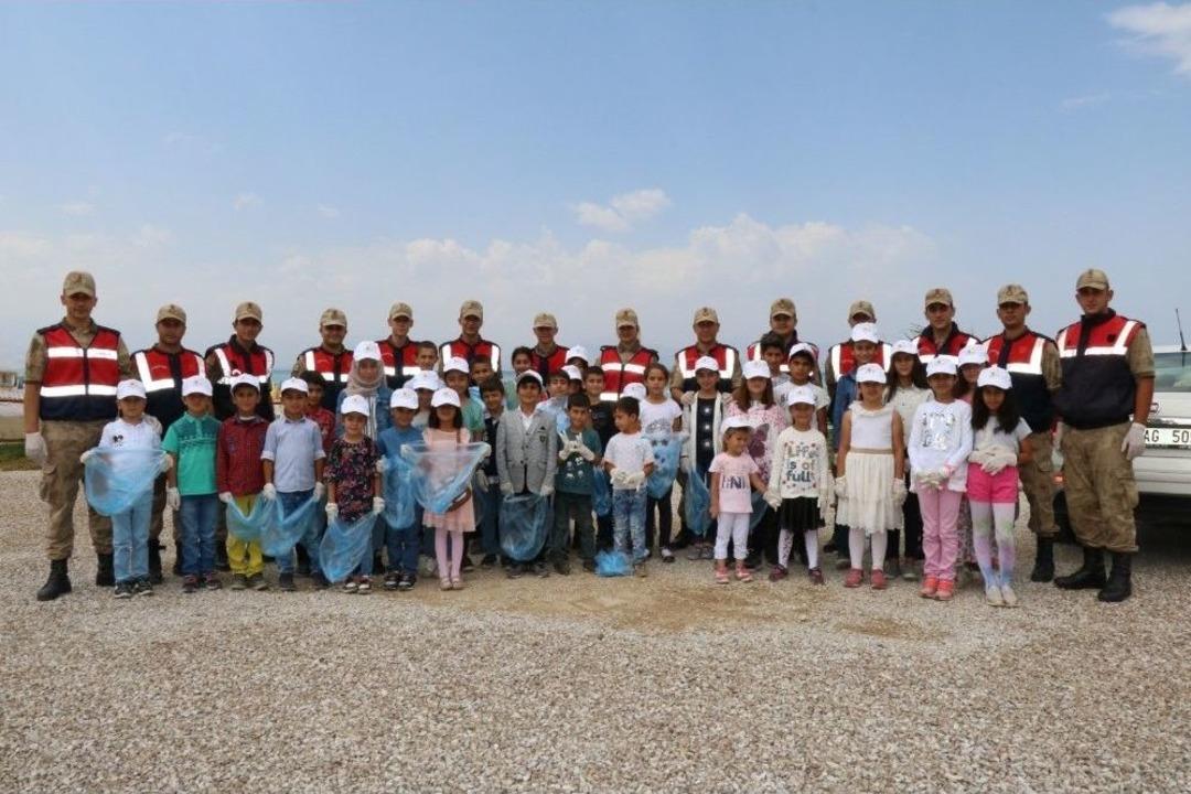 Jandarmadan &Ouml;rnek Davranış