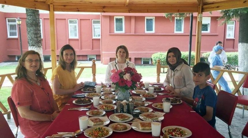 Kırklareli Valisi Bilgin, İnşaatı S&uuml;ren Kızılay Şube Binasında İncelemelerde Bulundu