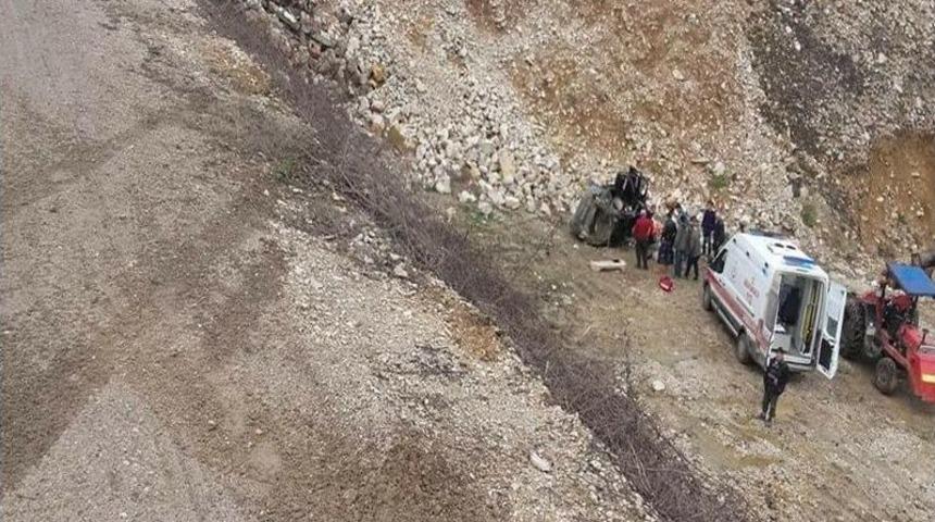 Otomobil 40 Metrelik Uçuruma Yuvarlandı: 2 Yaralı