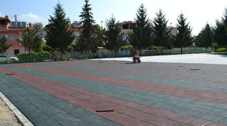 Şuhut&rsquo;ta Oyun Parkları Yenileniyor