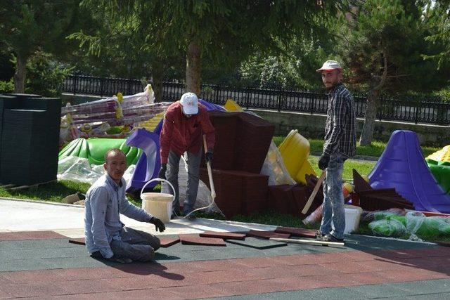 Şuhut’ta Oyun Parkları Yenileniyor