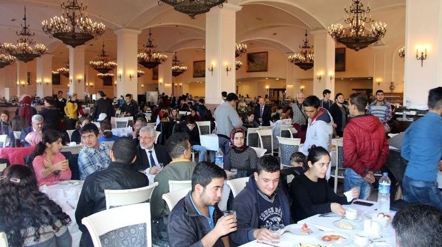 170 &Ouml;zel &Ccedil;ocuk Kahvaltıda Bir Araya Geldi