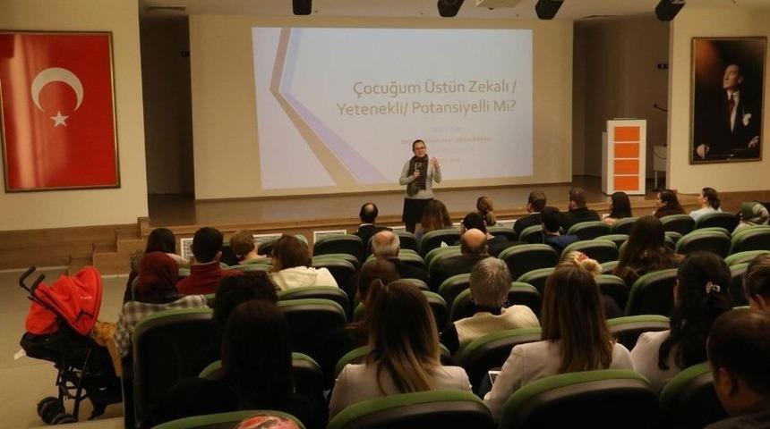 Manisa&rsquo;da &rsquo;&ccedil;ocuğunuz &Uuml;st&uuml;n Zekalı Olabilir Mi?&rsquo; Semineri