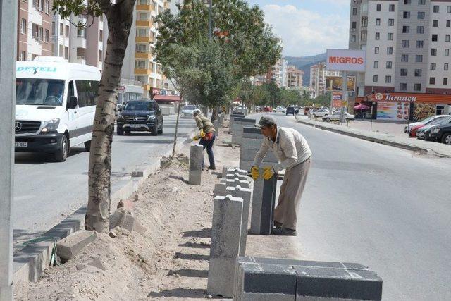 Melikgazi’den Nurihas Ve Esenyurt Mahallelerinde Yaya Yolu Ve Orta Refüj Çalışması