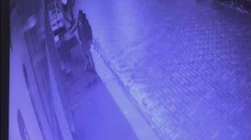 Sakar Kundakçı Dükkanı Yakmak İsterken Kendini Yaktı