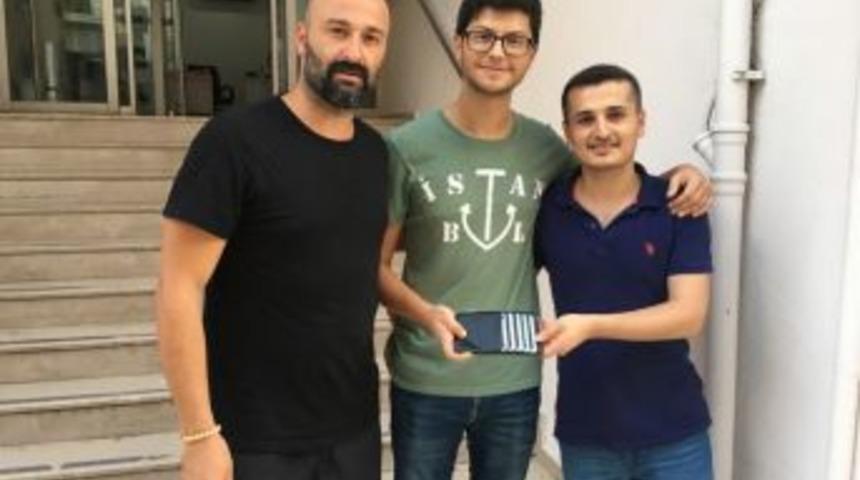 Buldukları İ&ccedil;i Para Dolu C&uuml;zdanı Sahibine Teslim Ettiler