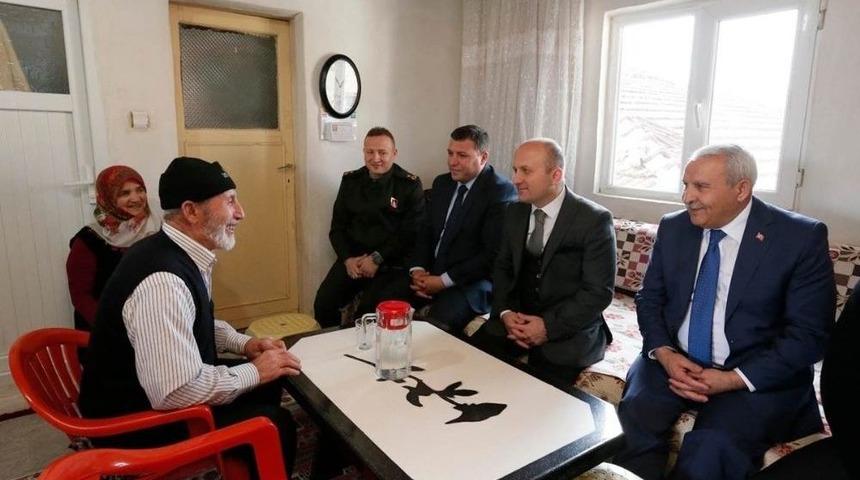 Vali Varol Göynücek’te Şehit Ailelerini Dolaştı