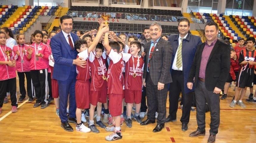 K&uuml;&ccedil;&uuml;kler Hentbol M&uuml;sabakaları Sona Erdi