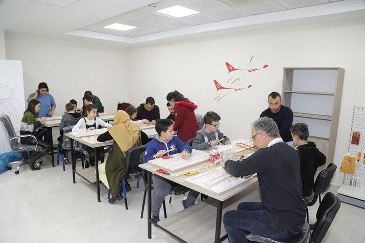 Yüreğir’de Model Uçak Kursu Açıldı G2