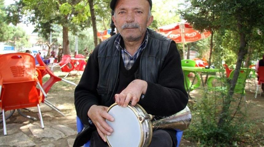 Tek Eliyle, Tek Kişilik Dev Orkestra