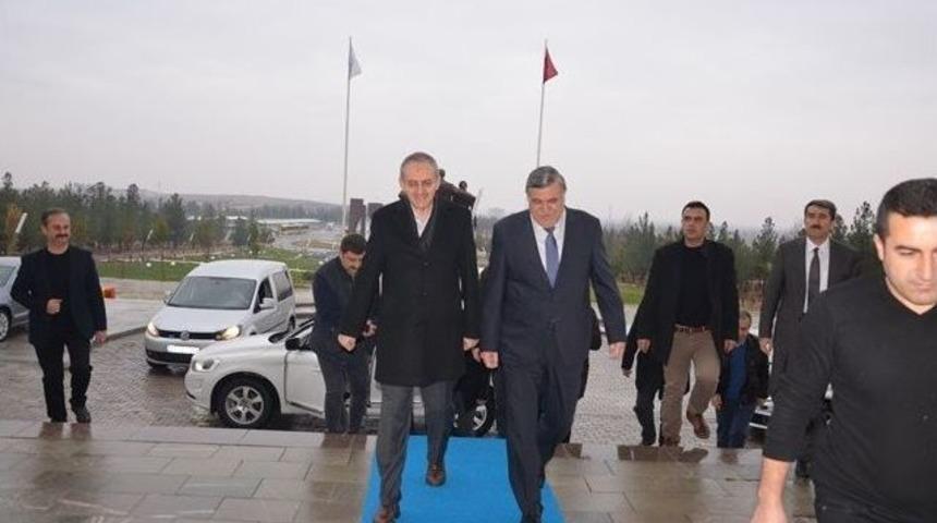 M&uuml;steşar Yardımcılarından Harran &Uuml;niversitesi&rsquo;ne Ziyaret
