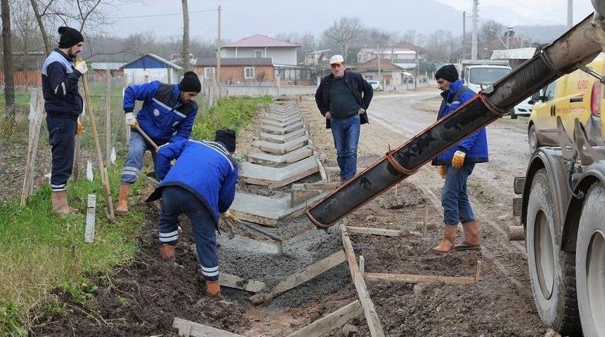Başiskele&rsquo;de Cadde Ve Sokaklarda Kanal Suyu &Ccedil;alışmalarına Başlandı