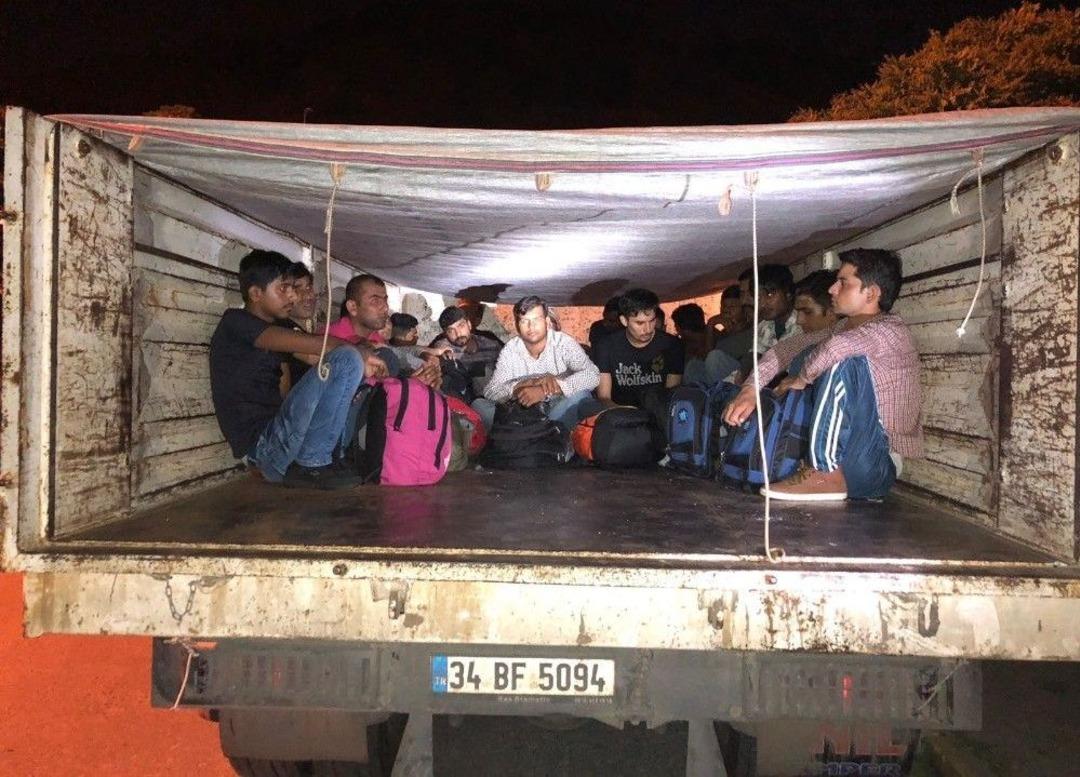 Kamyon Kasasında 22 Pakistanlı M&uuml;lteci Yakalandı
