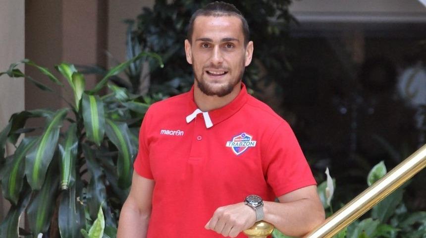 Hekimoğlu Trabzon Fk&rsquo;nın Başarılı Savunma Oyuncusu Emre Akg&uuml;n Şampiyonluk İ&ccedil;in İddialı Konuştu