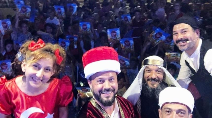 &lsquo;geleceğe G&uuml;l&uuml;ms&uuml;yorlar&rdquo;