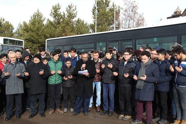 Sivas’ta Öğrenci Ve Öğretmenler Kar Duasına Çıktı