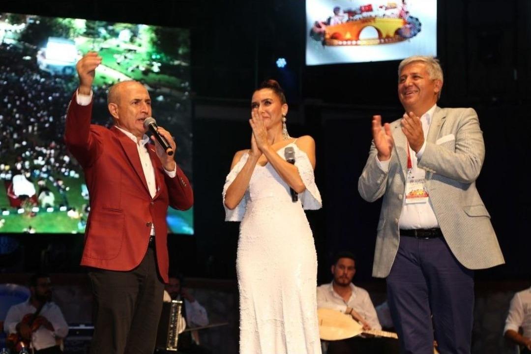 Şevval Sam, Şehit Anne Ve 11 Aylık Bebeği İ&ccedil;in T&uuml;rk&uuml; Seslendirdi