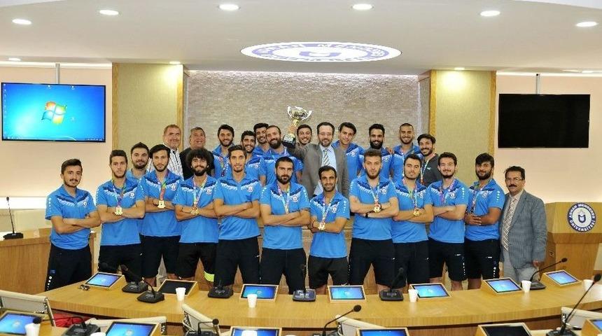 Ad&uuml; Sporda Bir Numara