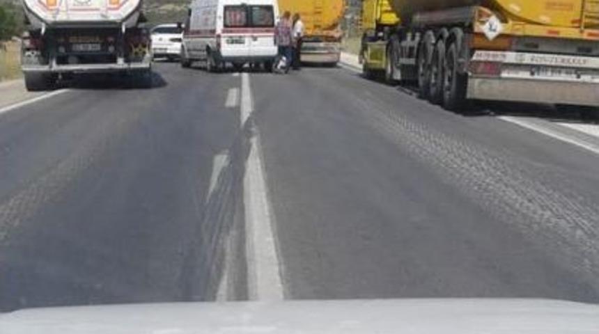 Ambulans Yakıt Tankerine &Ccedil;arptı, Kazada Yaralanan Olmadı