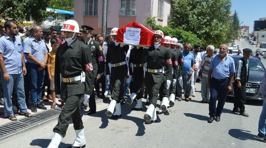 Hayatını Kaybeden Asker Toprağa Verildi