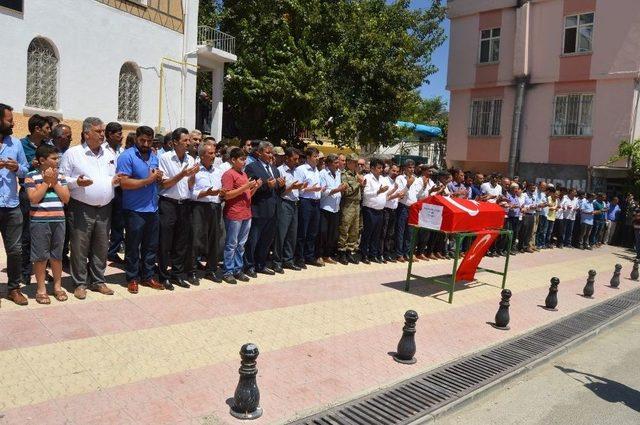 Hayatını Kaybeden Asker Toprağa Verildi