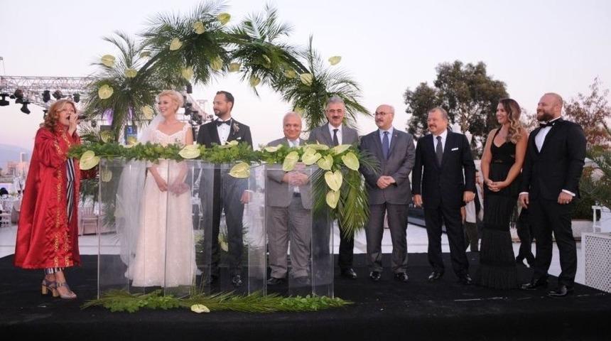 İncir Krali&ccedil;esi D&uuml;nya Evine Girdi