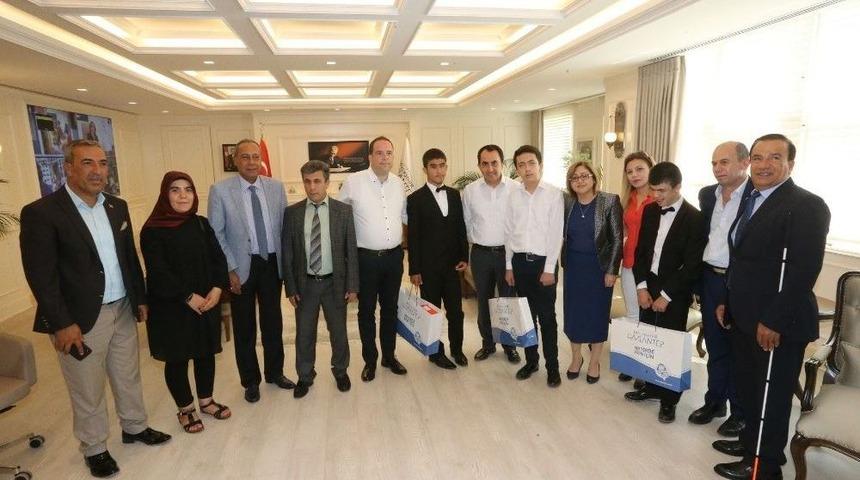 Belediye Başkanı Fatma Şahin G&ouml;rme Engelli &Ouml;ğrencileri Ağırladı