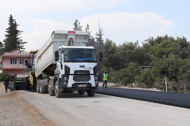 Konyaaltı’nda Sıcak Asfalt Çalışması Başladı