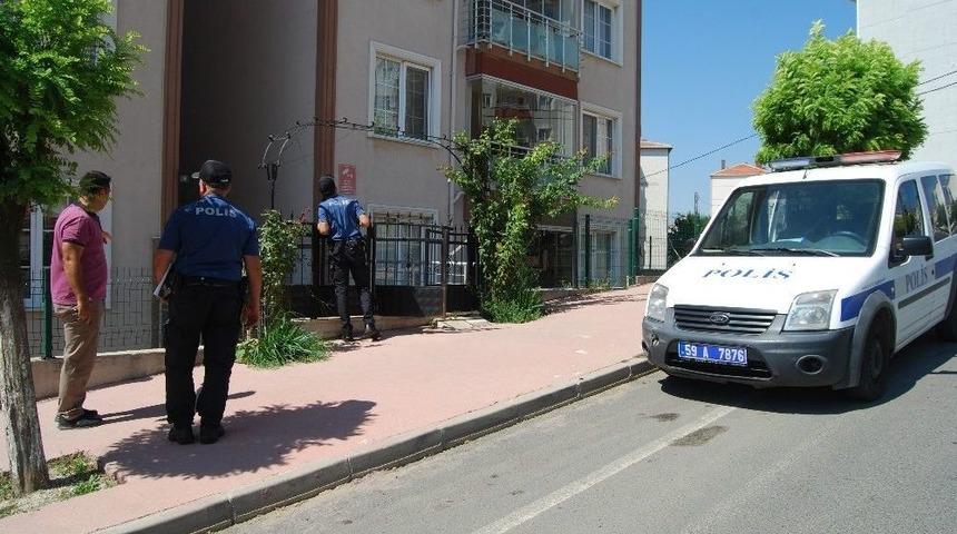 Motosikleti Apartmanın &Ouml;n&uuml;nden &Ccedil;aldılar