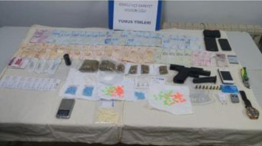 Kilometrelerce Kovalanan Aracın Her Yerinden Uyuşturucu Çıktı