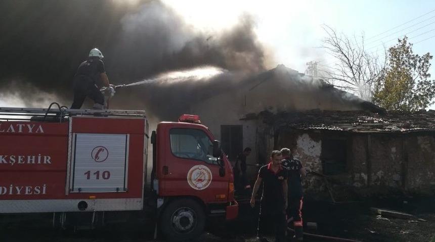 Ak&ccedil;adağ&rsquo;daki Yangın Korkuttu