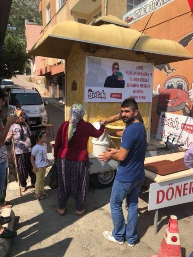 Hakkari Şehidi Anne Ve Bebeğinin Anısına Şerbet İkramı