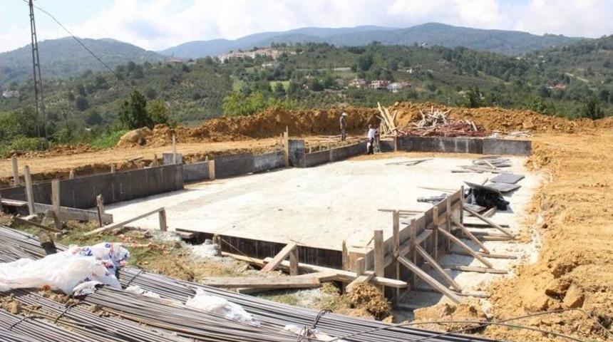 Boğazi&ccedil;i&rsquo;nde Ki Futbol Sahası İnşaatı S&uuml;r&uuml;yor