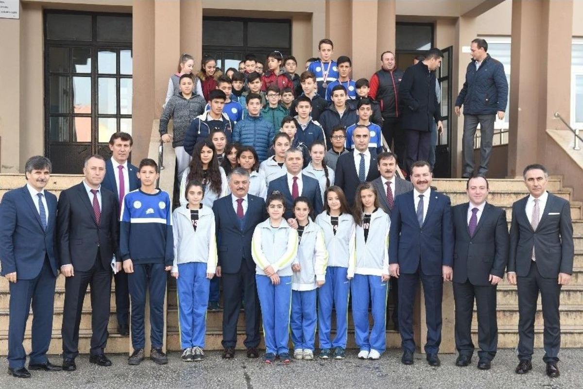 Vali Yazıcı, Karesi Belediyesini &Ouml;rnek G&ouml;sterdi