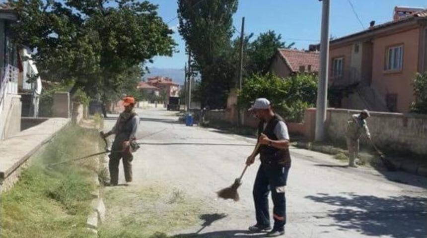 Bolvadin’de Dip Köşe Temizlik Çalışmaları Devam Ediyor