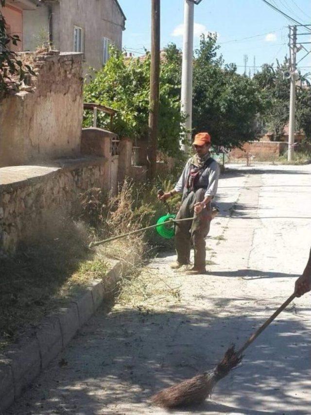 Bolvadin’de Dip Köşe Temizlik Çalışmaları Devam Ediyor