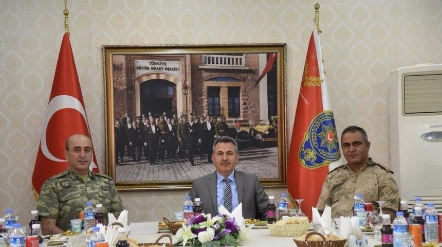 İl Jandarma Komutan&rsquo;ı Şahin&rsquo;e Veda Yemeği